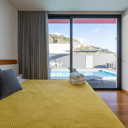 Oceanfront With Private Pool Breathtaking Sunsets In Madeira Villa Tabua (Madeira)