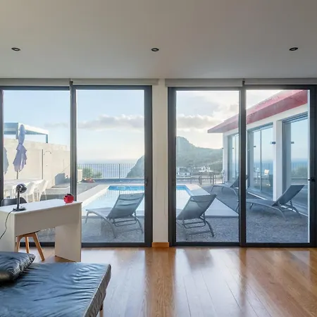 Oceanfront With Private Pool Breathtaking Sunsets In Madeira Tabua (Madeira)