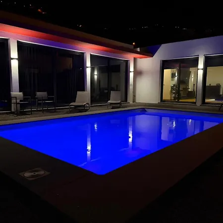 Oceanfront With Private Pool Breathtaking Sunsets In Madeira