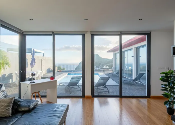 Oceanfront With Private Pool Breathtaking Sunsets In Madeira Tabua (Madeira)